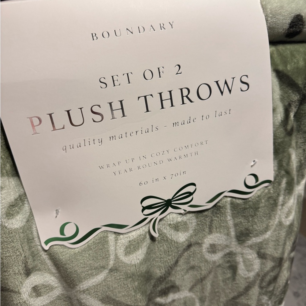 Luxurious Green Plush Blanket Set